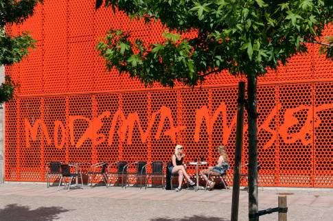 Visitors in front of Moderna Museet Malmö.