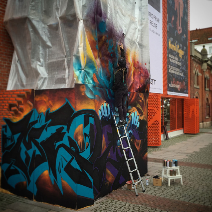 Artist painting the museum entrance