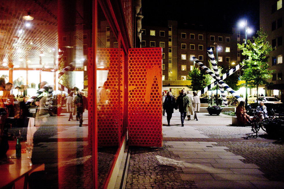 Exterior at night of Moderna Museet Malmö.