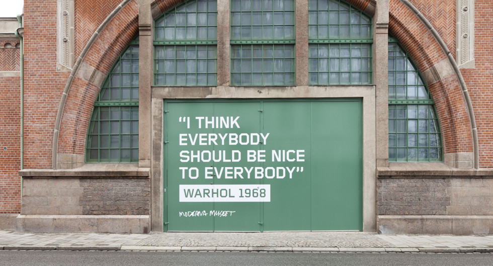 The facade of Moderna Museet Malmö with painted quotation.