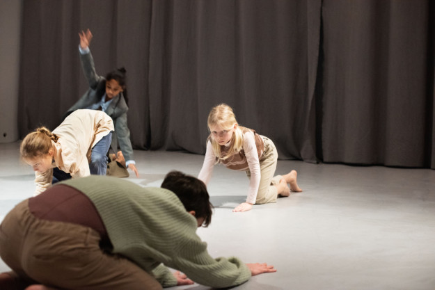 fyra barn i dansperformance