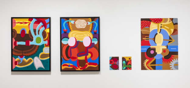 fem abstrakta målningar i starka färger