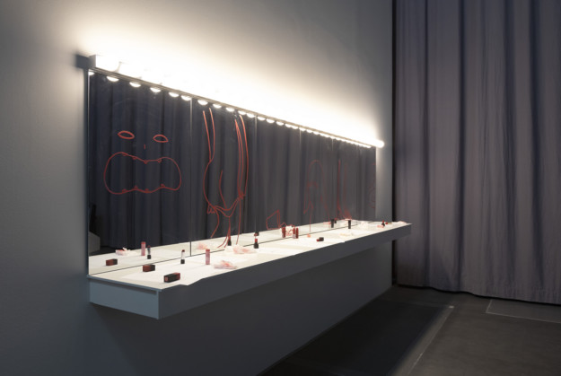 foto av installation med spegel