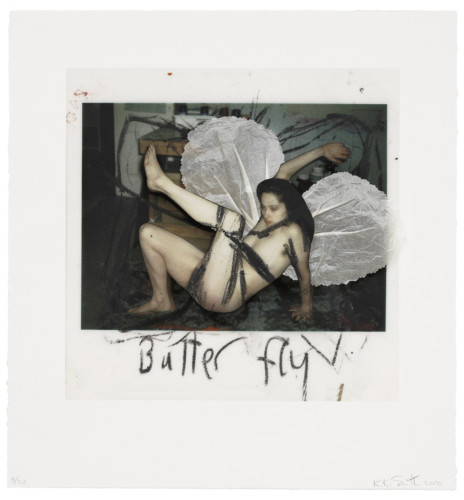 fotokollage med liggande kvinna med vingar och svarta tecknade linjer