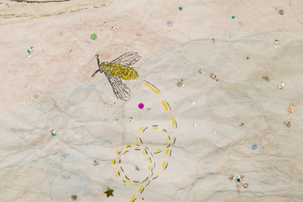 detalj av bild med bi