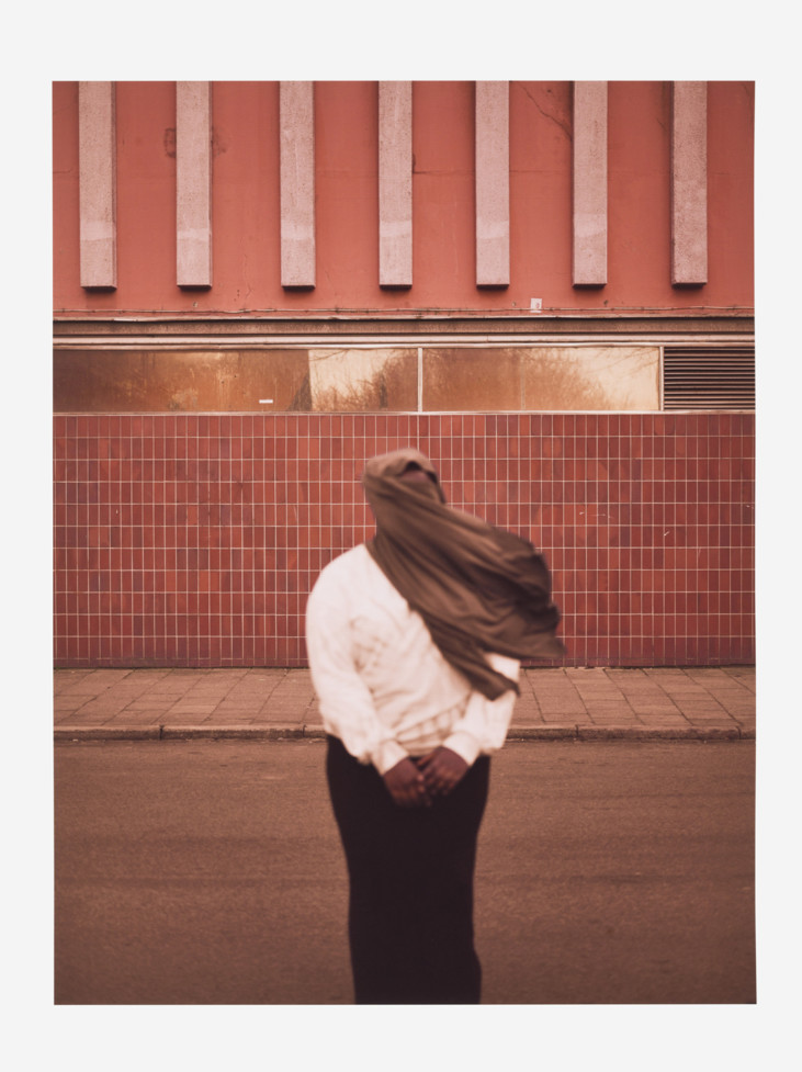 photo with veiled woman