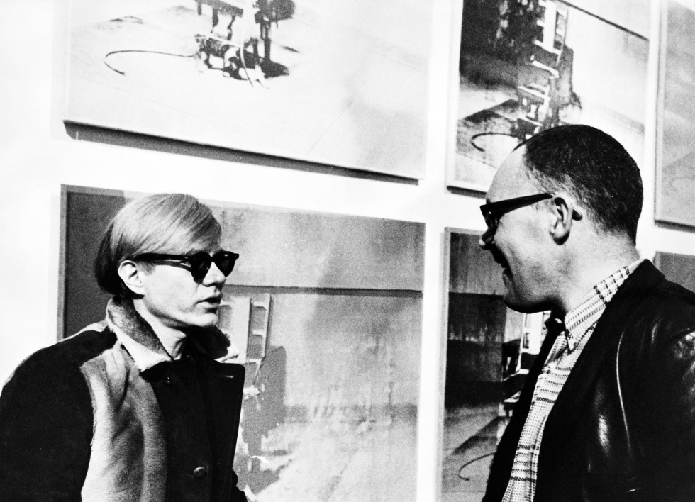 Andy Warhol och Pontus Hultén från utställningen i Stockholm 1968.