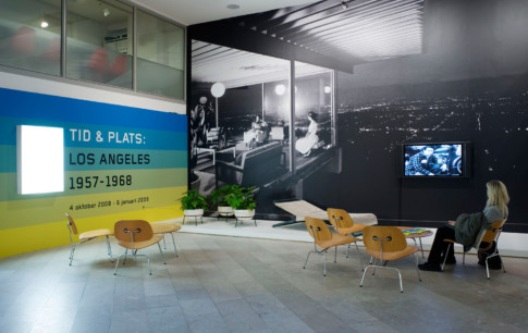 installationsbild från utställningen Tid & Plats: Los Angeles 1957–1968