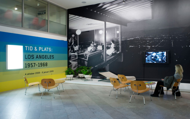 installationsbild från utställningen Tid & Plats: Los Angeles 1957–1968