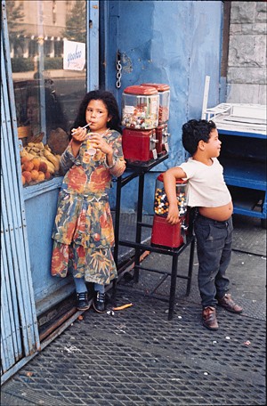 © Helen Levitt. Material: Dye Transfer