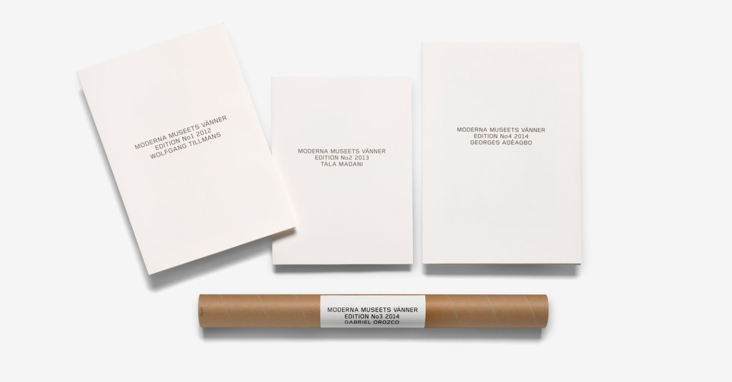 Specially-designed portfolios and tubes för the editions