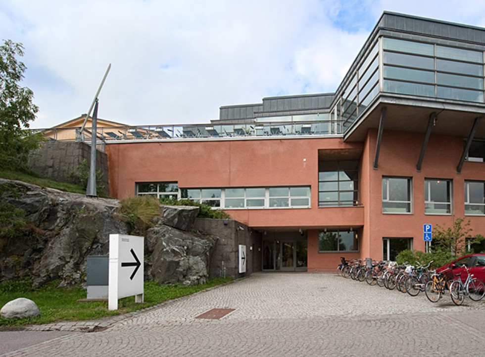 Moderna Museet entrance facing the water.