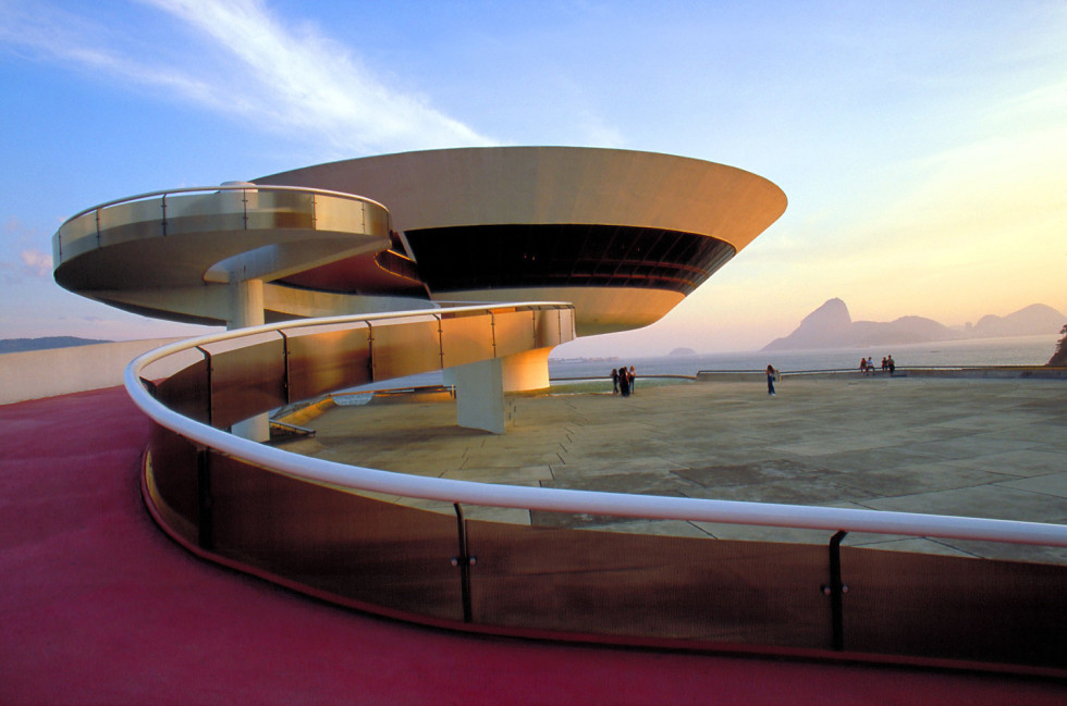 Niterói Contemporary Art Museum utanför Rio de Janeiro ritad av arkitekten Oscar Niemeyer