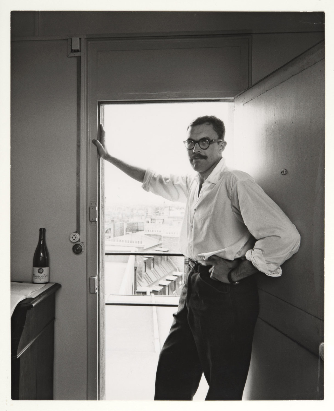 Pontus Hultén standing in front of a window.