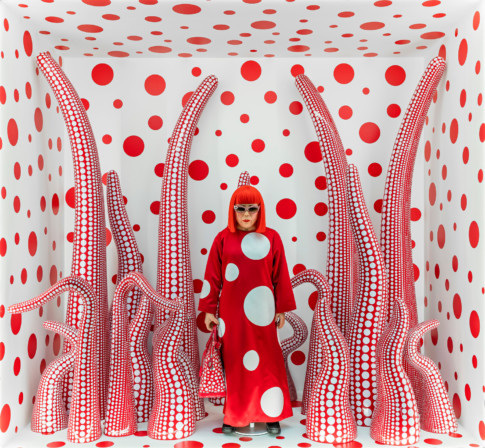 biography yayoi kusama