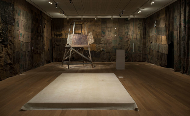 Installation view Manipulate the World – Connecting Öyvind Fahlström, Moderna Museet 2017