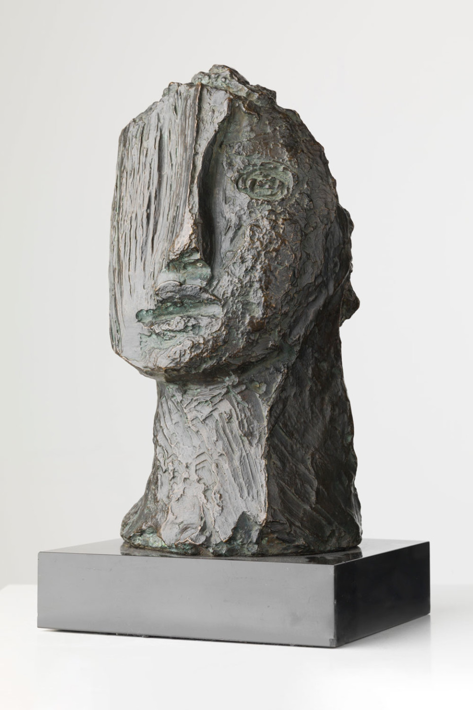 The bronze sculpture La Grande tête [The Large Head] by Jean Fautrier