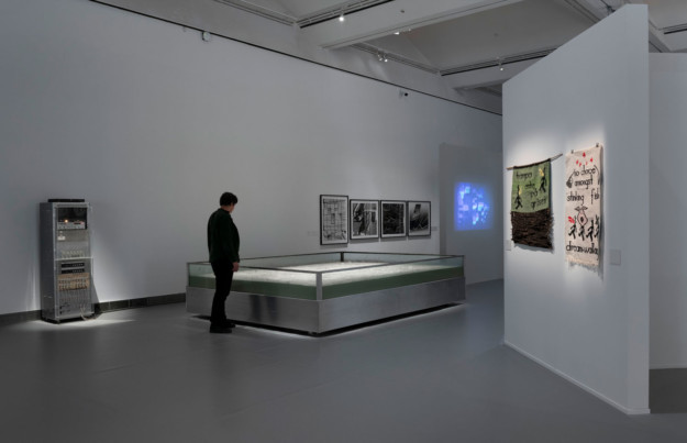 Installationsbild ”Mud Muses – en tirad om teknologi”, Moderna Museet i Stockholm