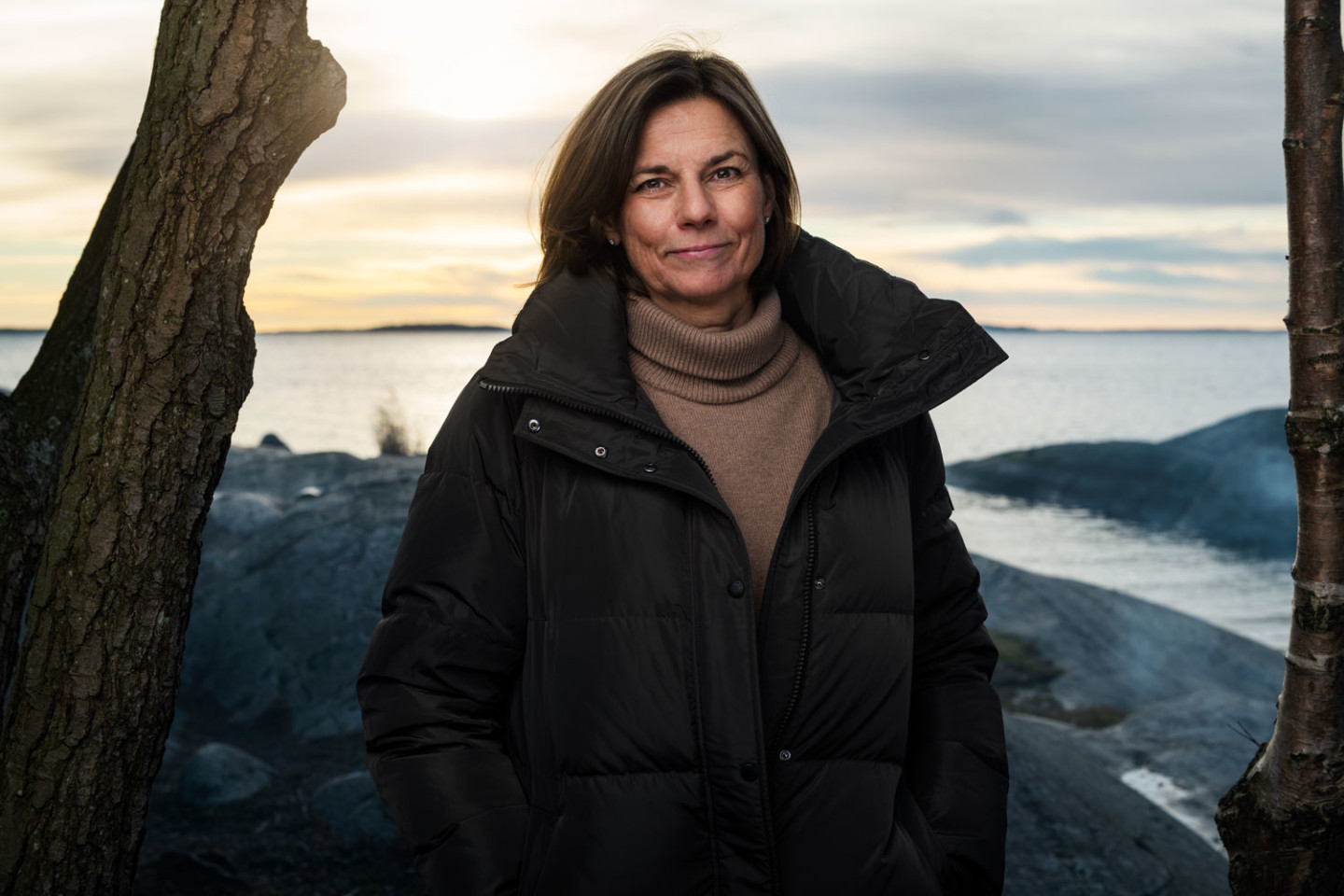 Portrait of former Minister of Climate and Environment Isabella Lövin. Wearing a quilted jacket outdoors.