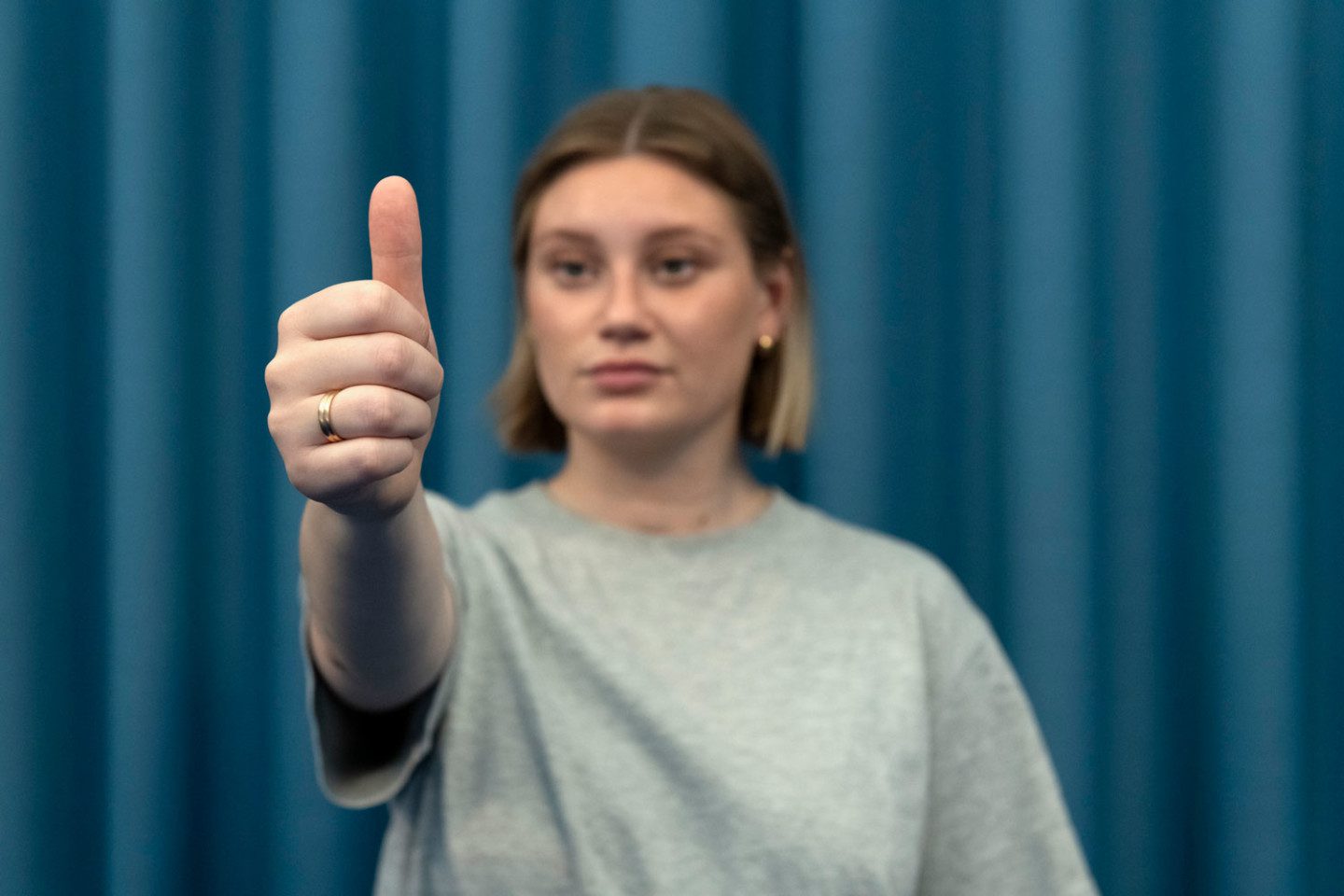 A person performs Jeppe Hein's exercise "I see"