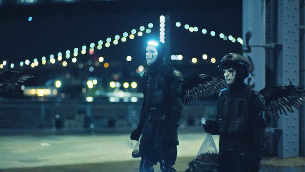 Två personer med vingar