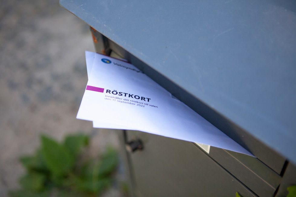 Ett röstkort i en brevlåda