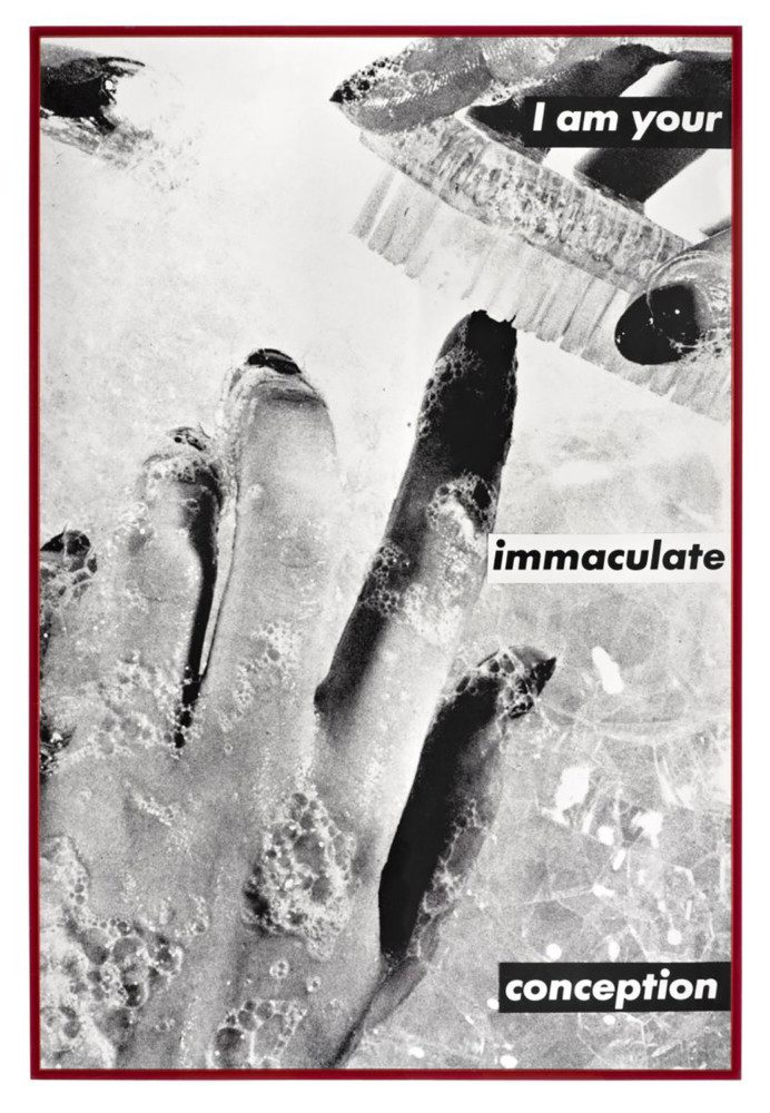 photo in black and white of washing hands